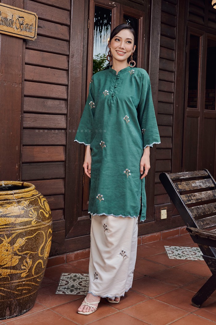 MARIA KURUNG SULAM in GREEN-LIGHT CREAM