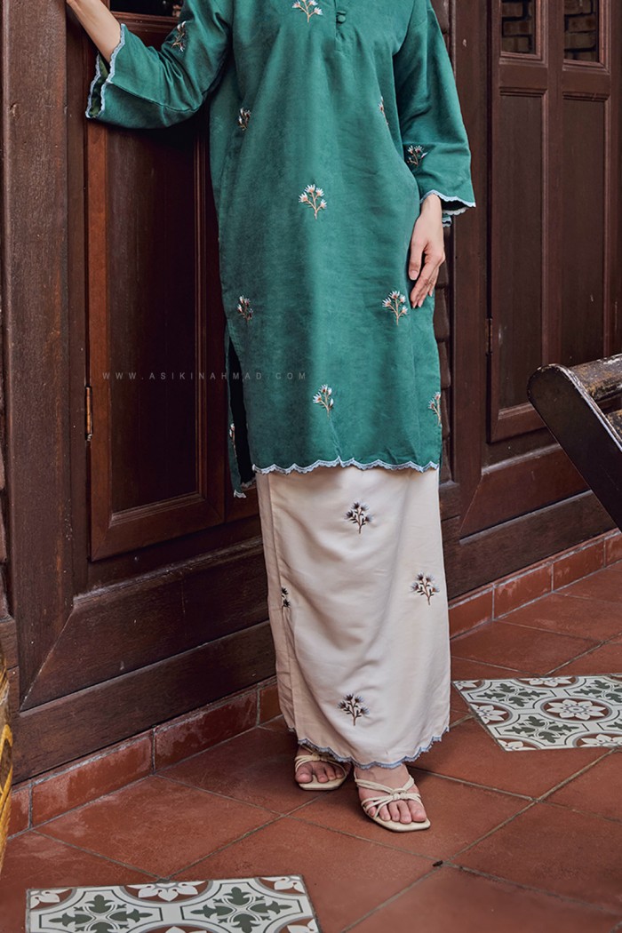 MARIA KURUNG SULAM in GREEN-LIGHT CREAM