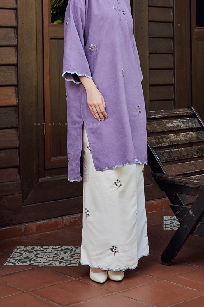 MARIA KURUNG SULAM in PURPLE-LIGHT CREAM