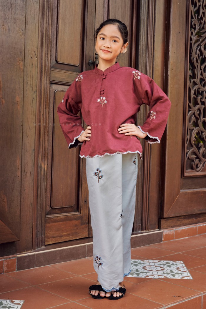 MARIA KURUNG KIDS in MAROON LIGHT CREAM