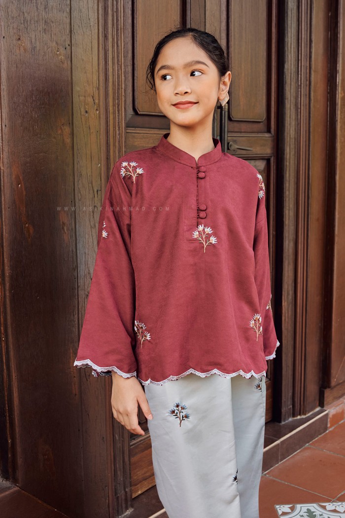 MARIA KURUNG KIDS in MAROON LIGHT CREAM