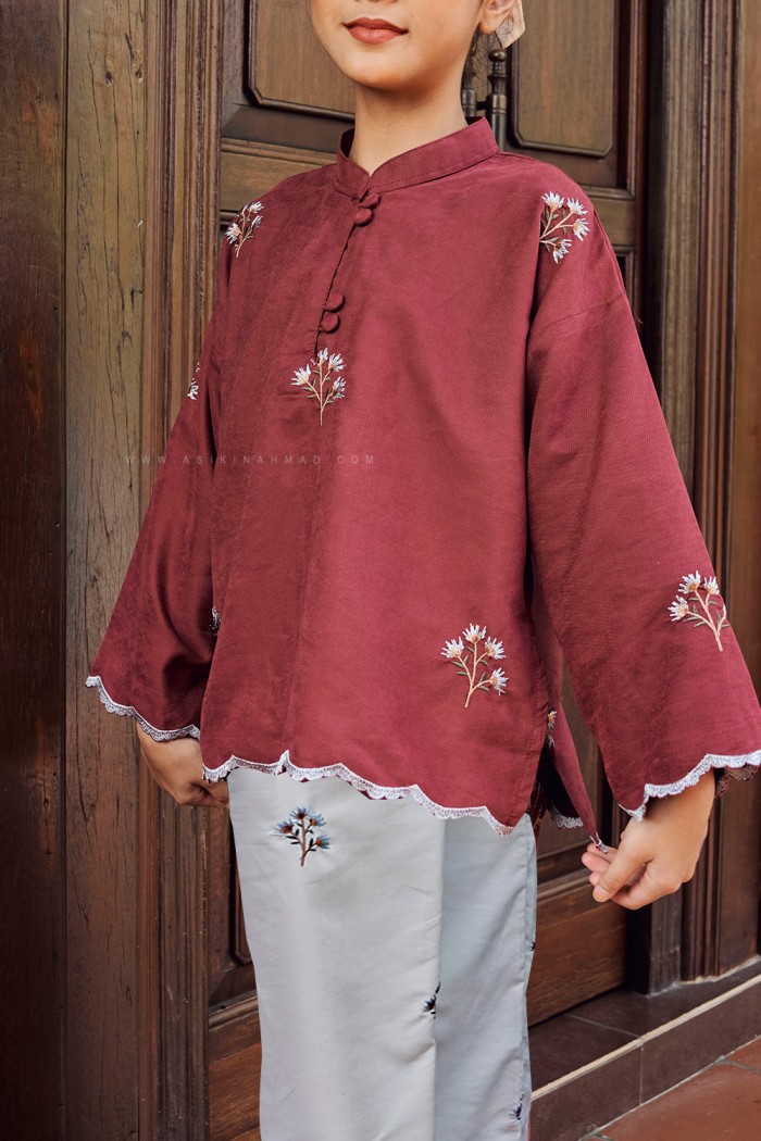 MARIA KURUNG KIDS in MAROON LIGHT CREAM