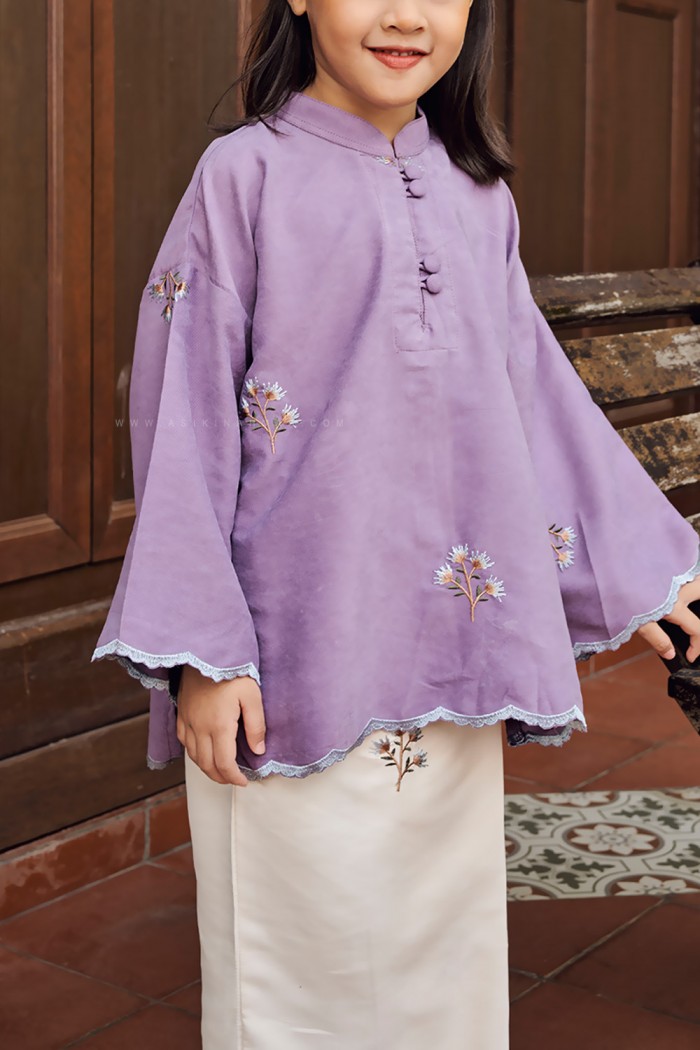 MARIA KURUNG KIDS in PURPLE LIGHT CREAM