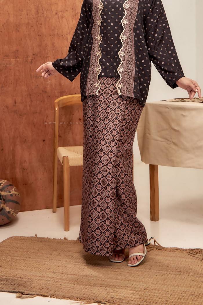 MARINA SULAM KEBAYA in BLACK