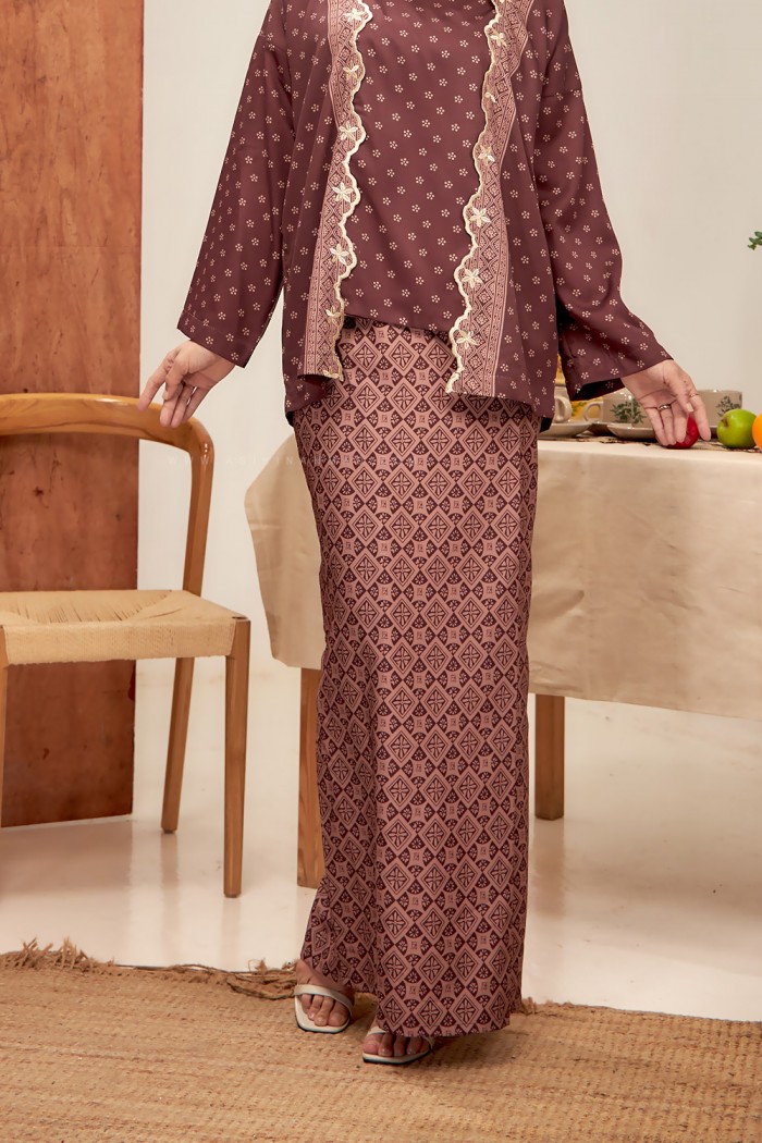 MARINA SULAM KEBAYA in DARK BROWN