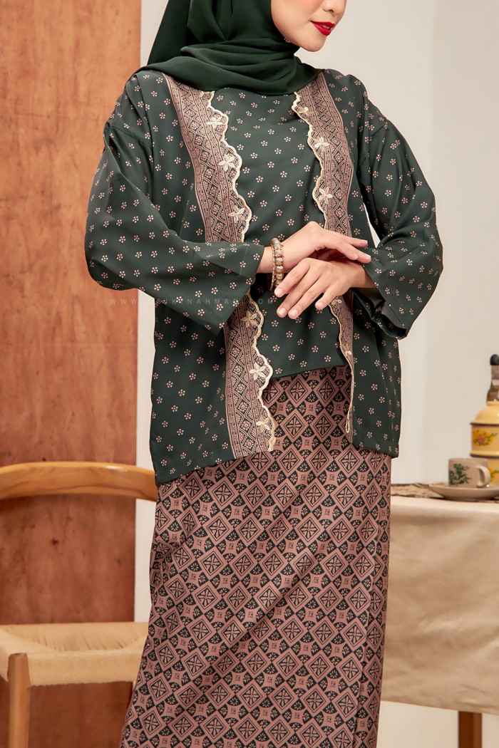 MARINA SULAM KEBAYA in EMERALD