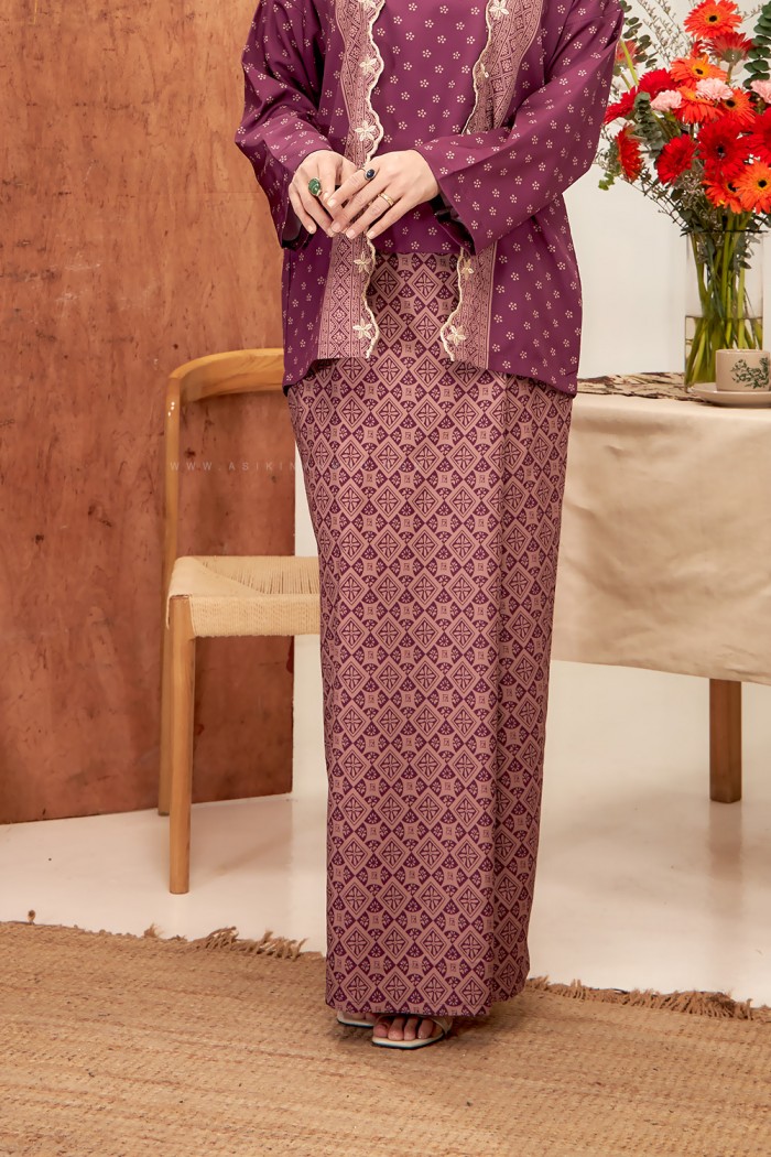 MARINA SULAM KEBAYA in MAGENTA