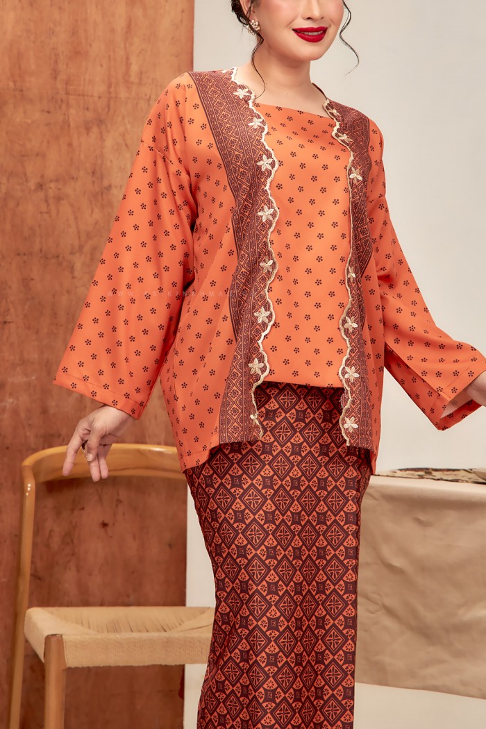 MARINA SULAM KEBAYA in ORANGE