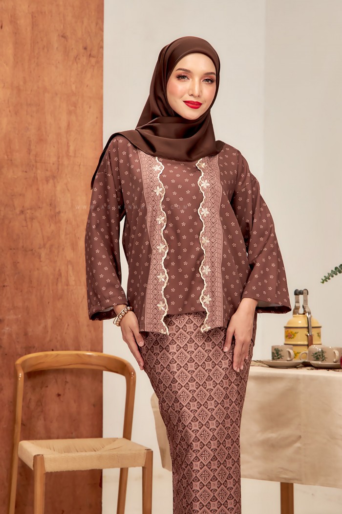 MARINA SULAM KEBAYA in WALNUT WOOD