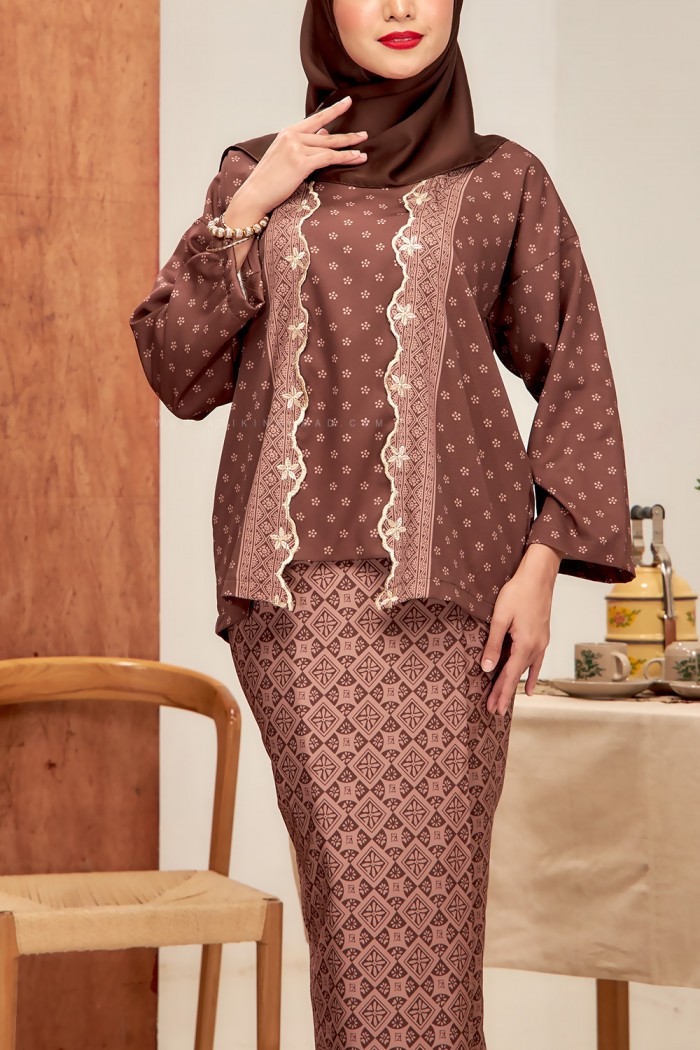 MARINA SULAM KEBAYA in WALNUT WOOD