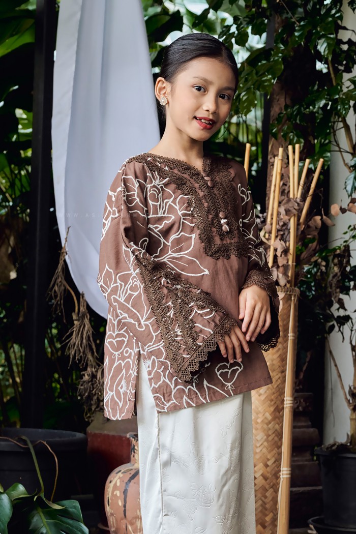 MENTARI KURUNG KIDS (MKKS-D3) IN RICH BROWN