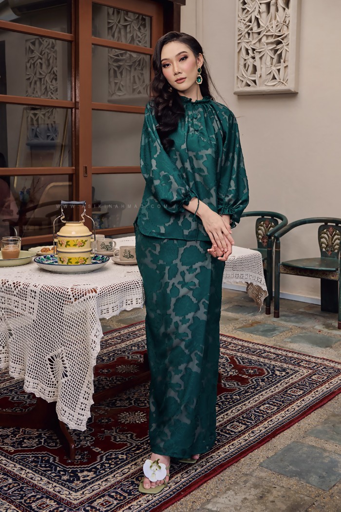 ORKID KURUNG IN EMERALD