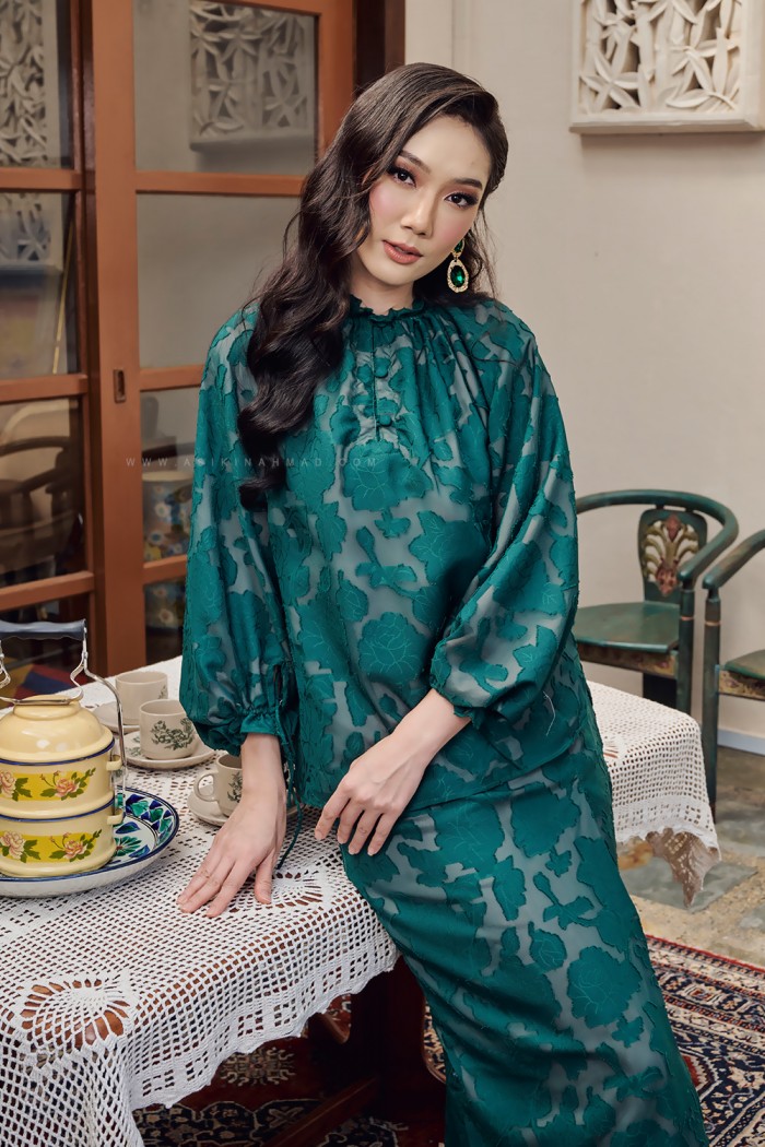 ORKID KURUNG IN EMERALD