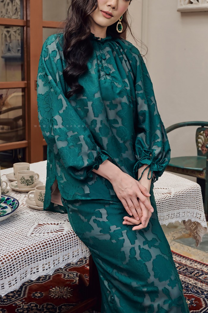 ORKID KURUNG IN EMERALD