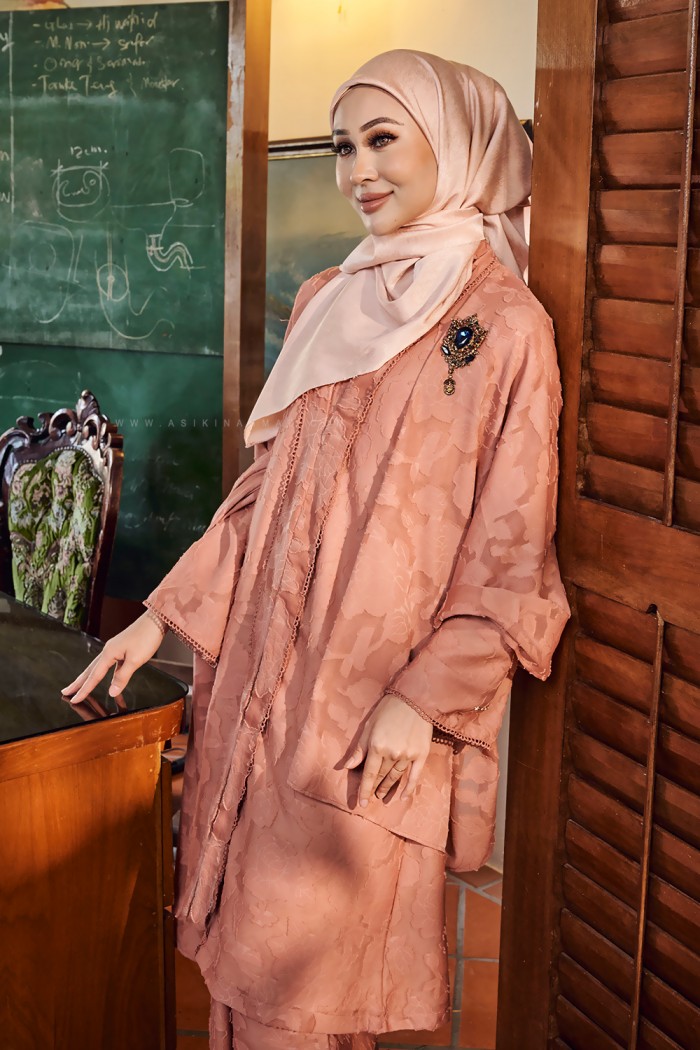 NOORMA KEBARUNG IN DUSTY ROSE