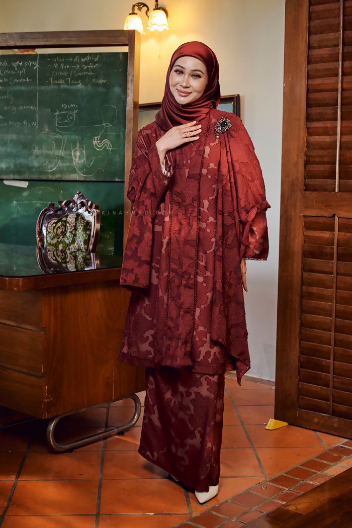 NOORMA KEBARUNG IN MAROON