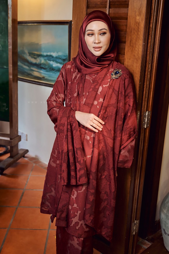 NOORMA KEBARUNG IN MAROON