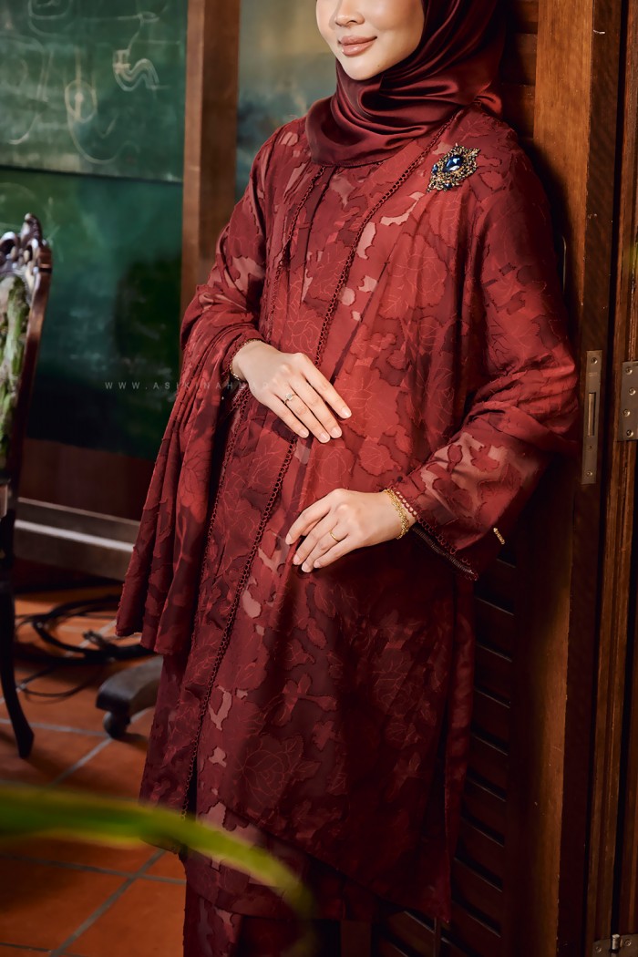 NOORMA KEBARUNG IN MAROON