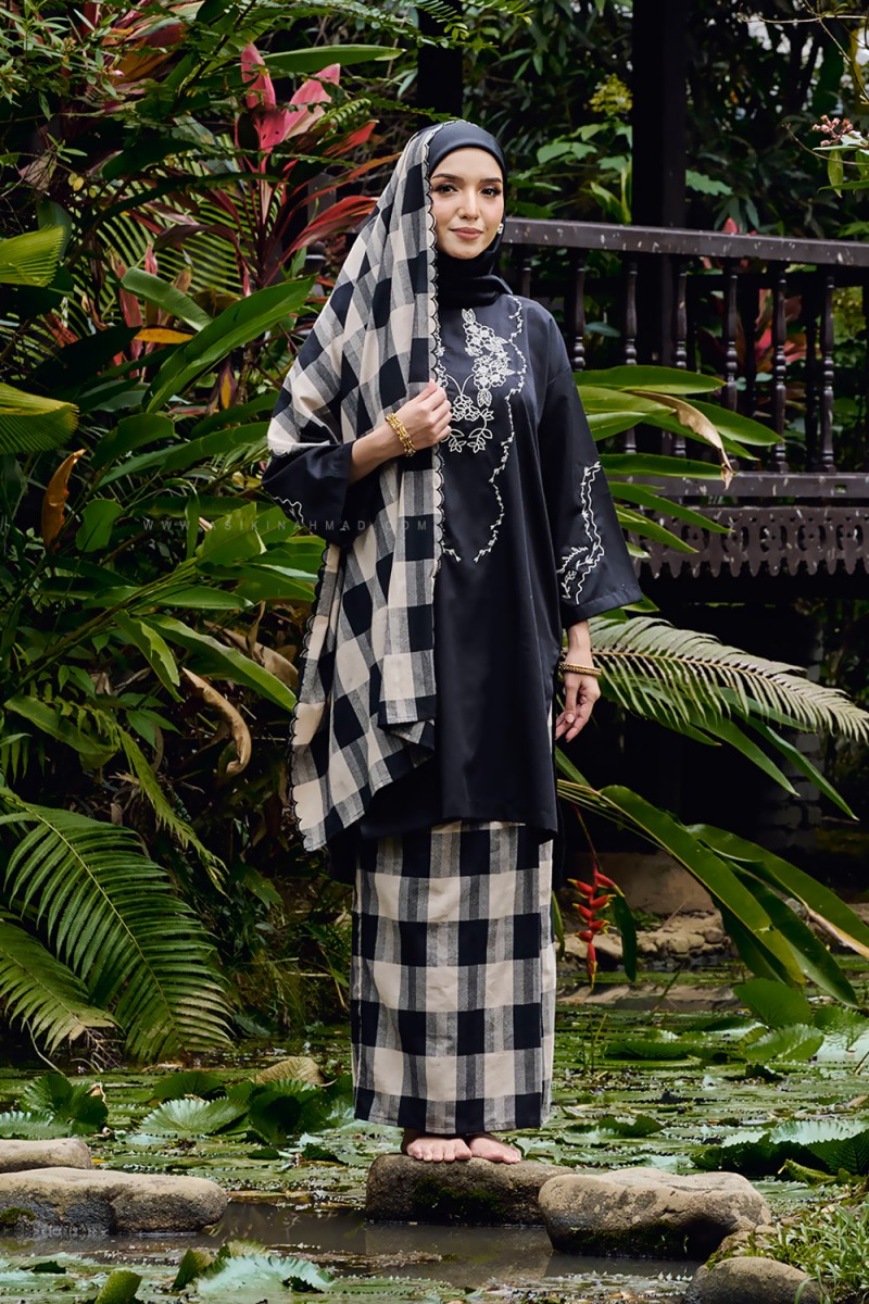 RATU CEMPAKA KURUNG (RCS-D2) IN BLACK