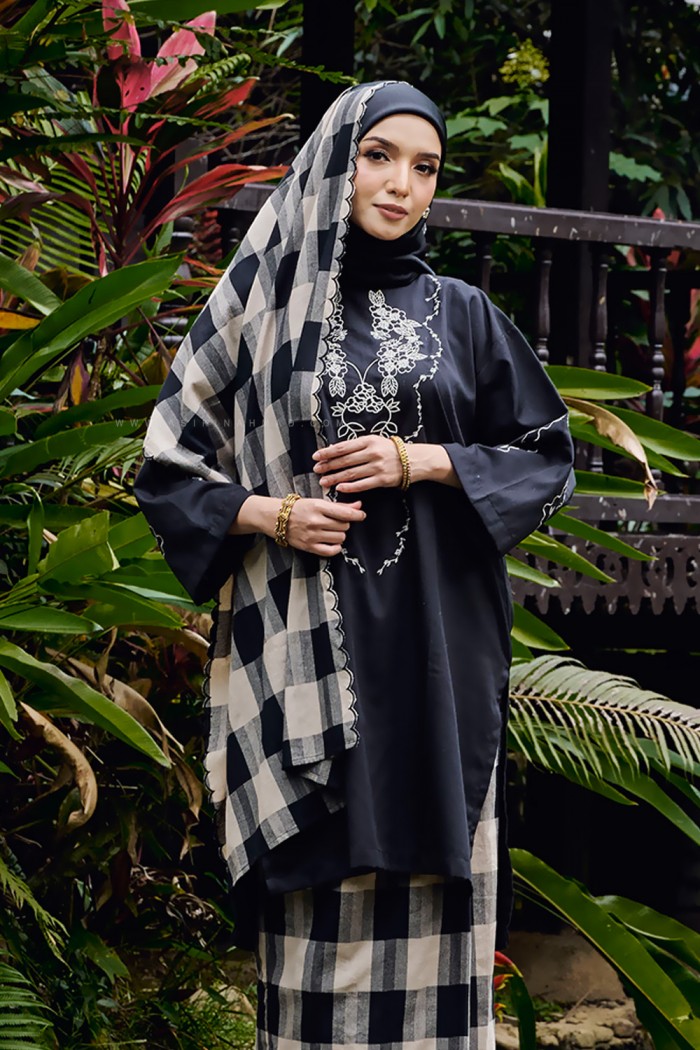 RATU CEMPAKA KURUNG (RCS-D2) IN BLACK