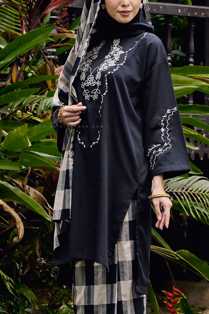 RATU CEMPAKA KURUNG (RCS-D2) IN BLACK