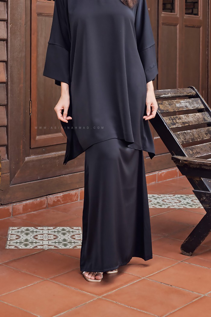 ROSA KURUNG PLAIN IN BLACK