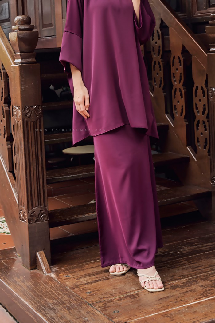 ROSA KURUNG PLAIN IN DARK PURPLE