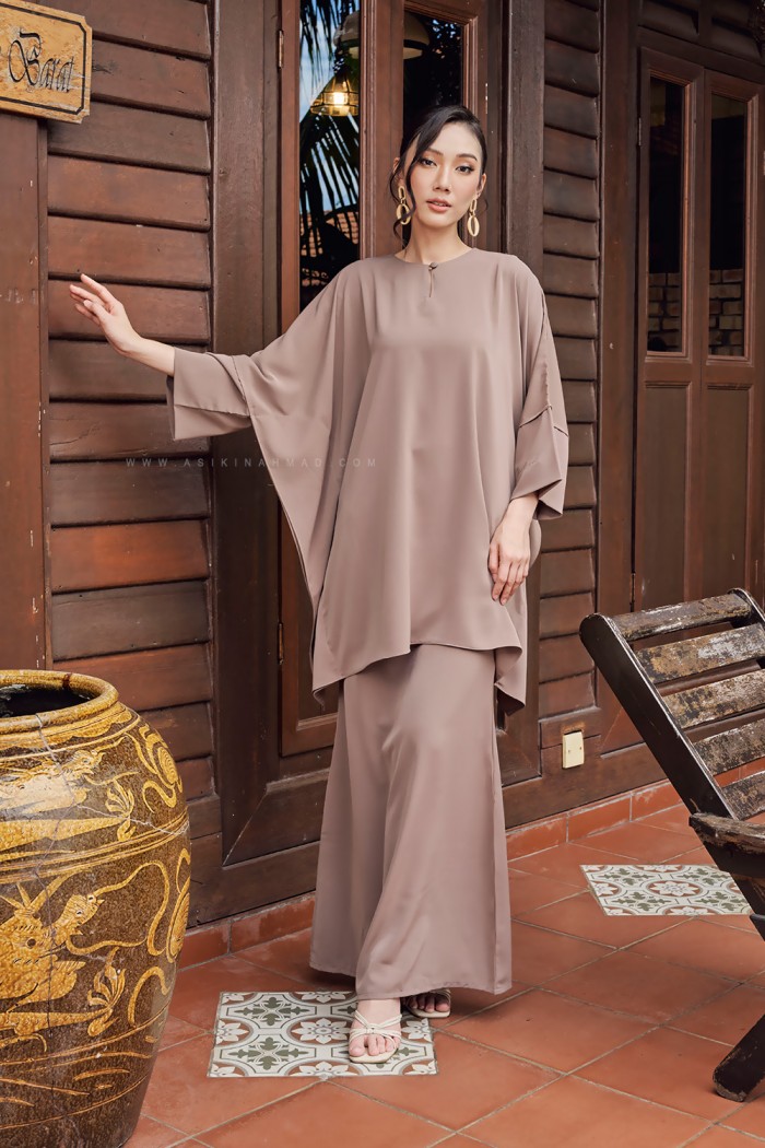 ROSA KURUNG PLAIN IN TAUPE