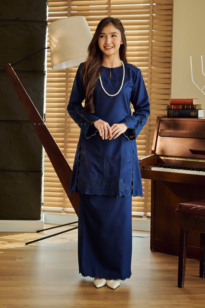 SALLY KURUNG RIAU IN NAVY BLUE