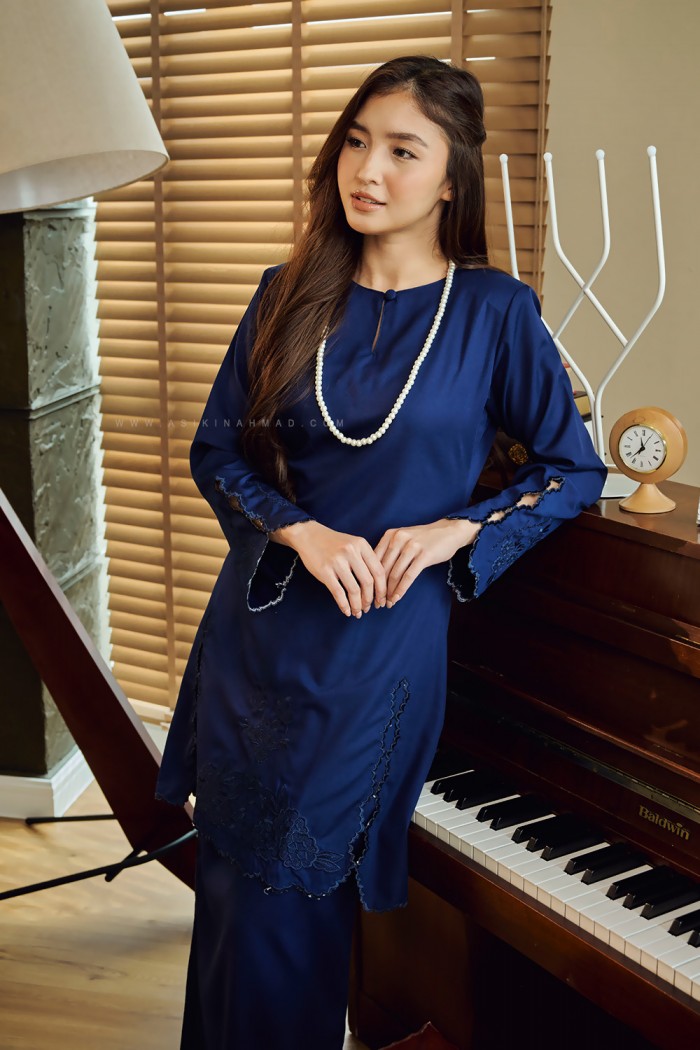 SALLY KURUNG RIAU IN NAVY BLUE