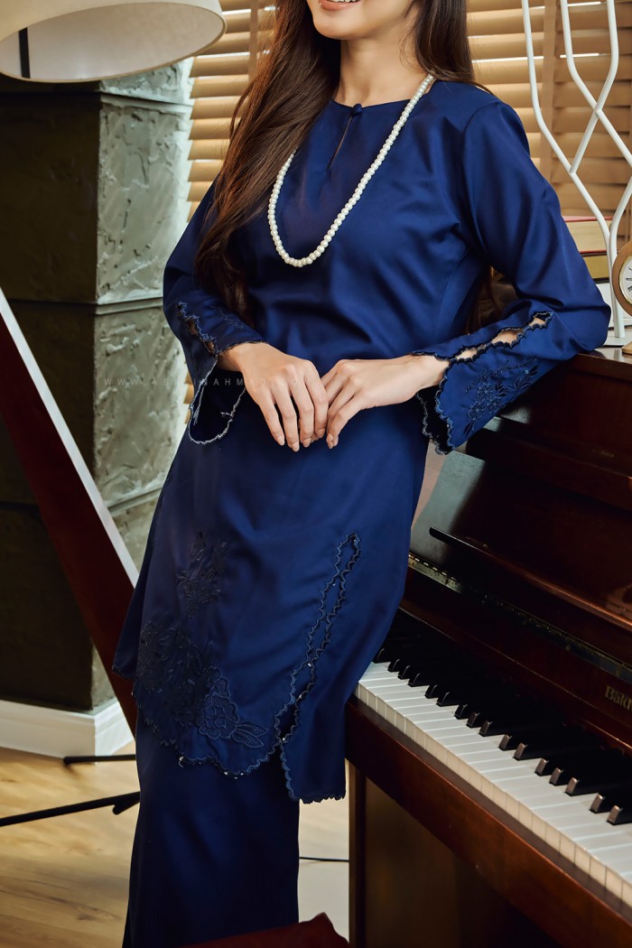 SALLY KURUNG RIAU IN NAVY BLUE