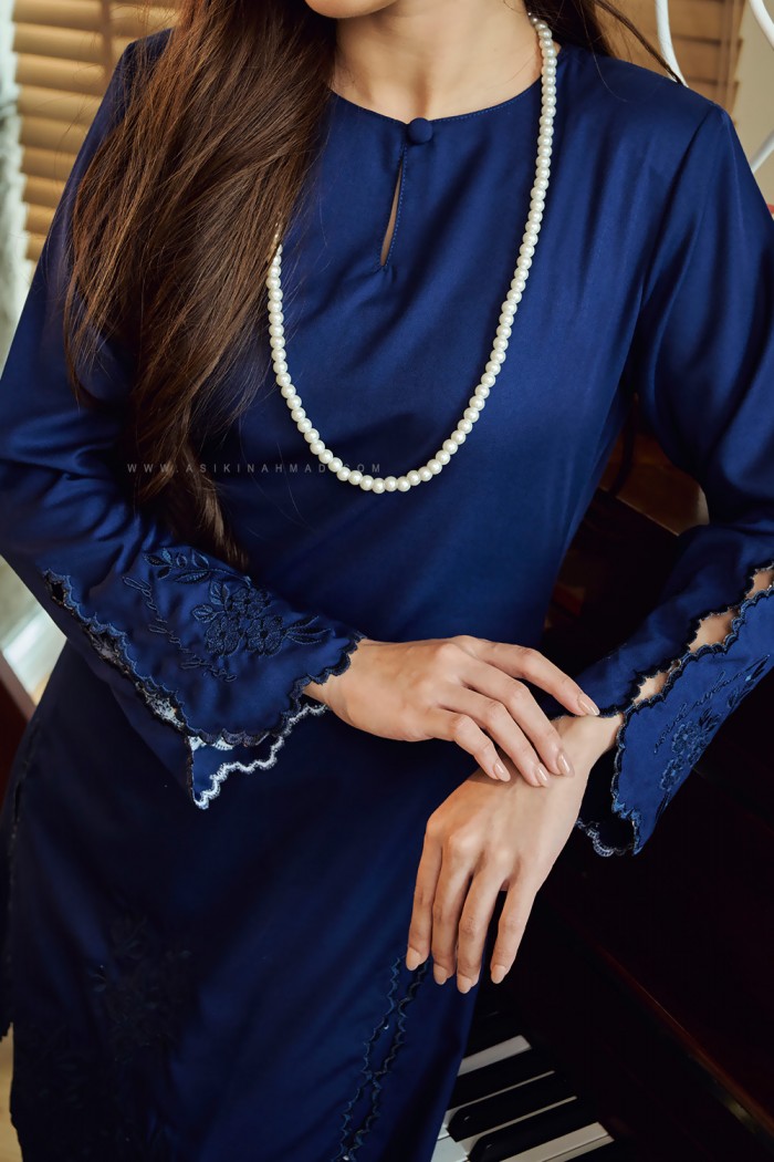 SALLY KURUNG RIAU IN NAVY BLUE