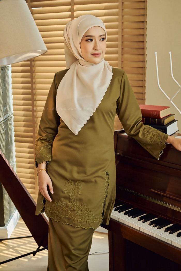 SALLY KURUNG RIAU IN OLIVE