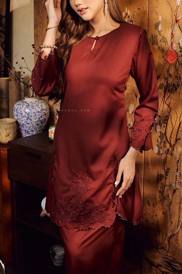 SALLY KURUNG RIAU IN MAROON