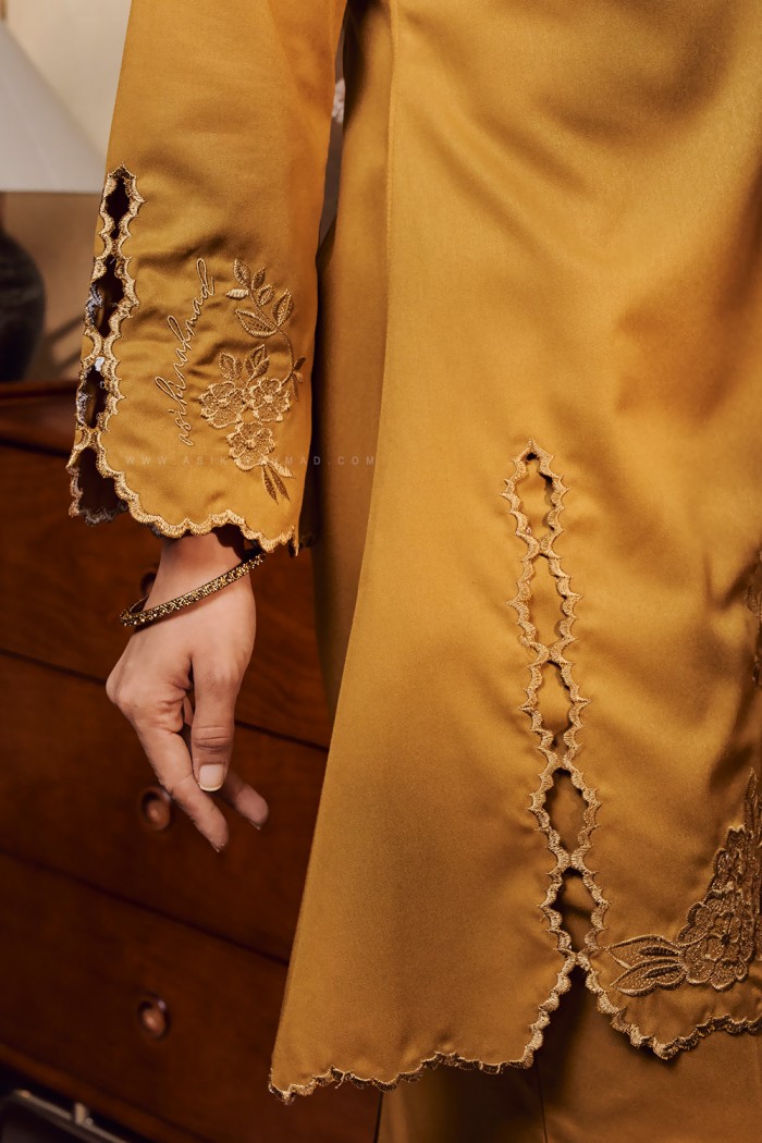 SALLY KURUNG RIAU IN MUSTARD