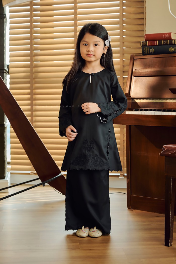 SALLY KURUNG KIDS IN DEEP BLACK