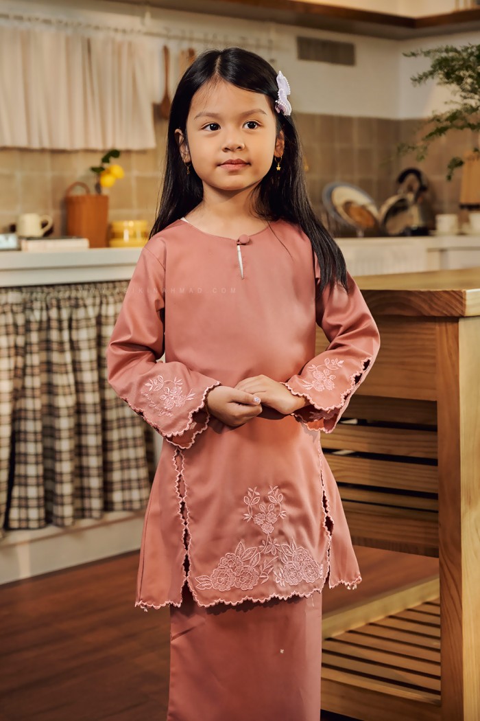 SALLY KURUNG KIDS IN CORAL PINK