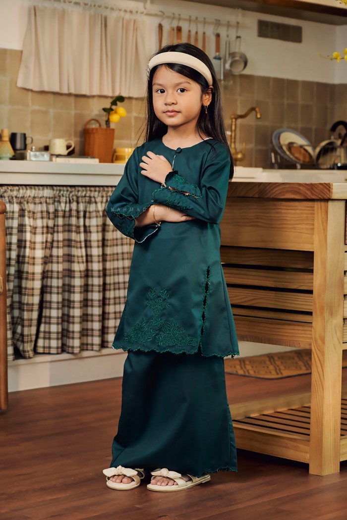 SALLY KURUNG KIDS IN EMERALD