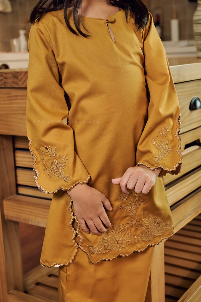 SALLY KURUNG KIDS IN MUSTARD