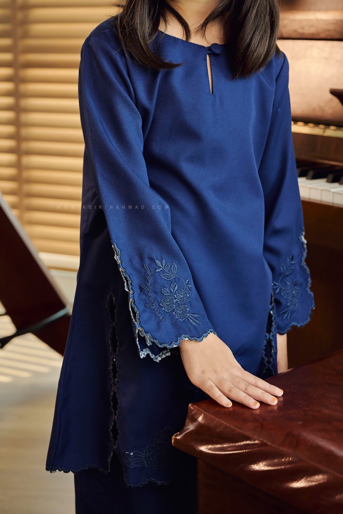 SALLY KURUNG KIDS IN NAVY BLUE