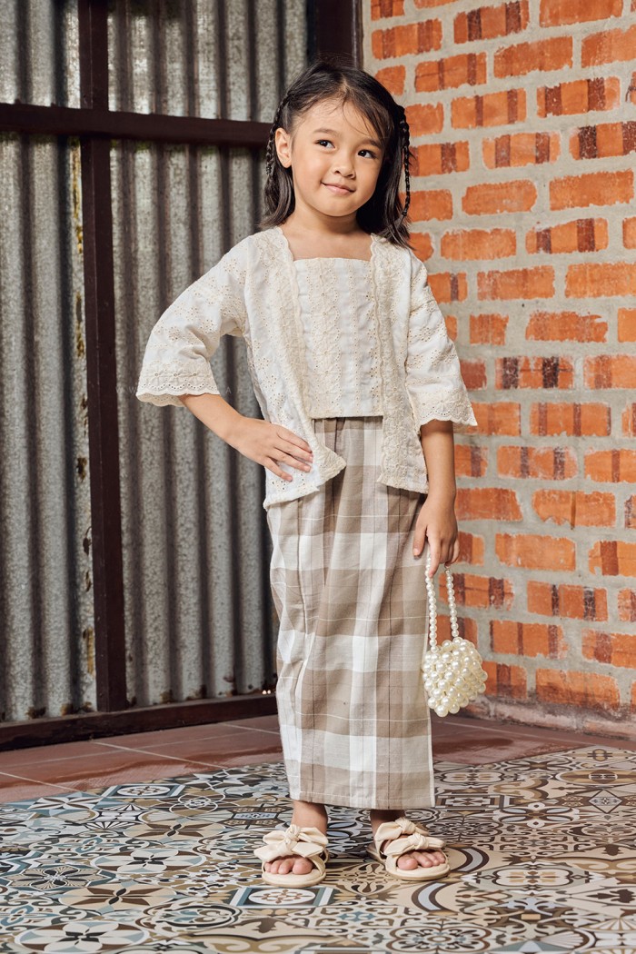 SARI KESUMA KIDS (SKKE-D3) in OFF WHITE