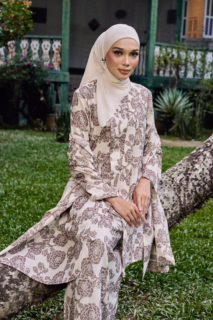 SELENA KEBAYA (SP-D4) IN BROWN