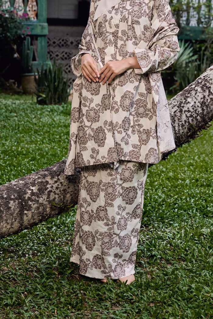 SELENA KEBAYA (SP-D4) IN BROWN