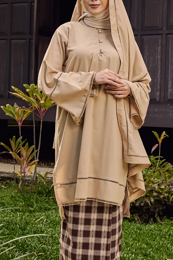 SELENDANG SARI IN LIGHT BROWN