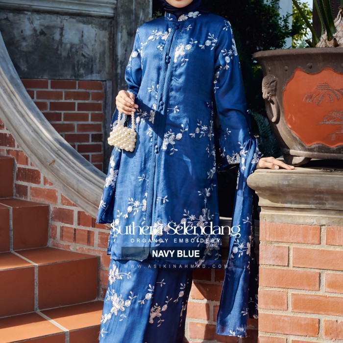 SUTHERA SELENDANG IN NAVY BLUE