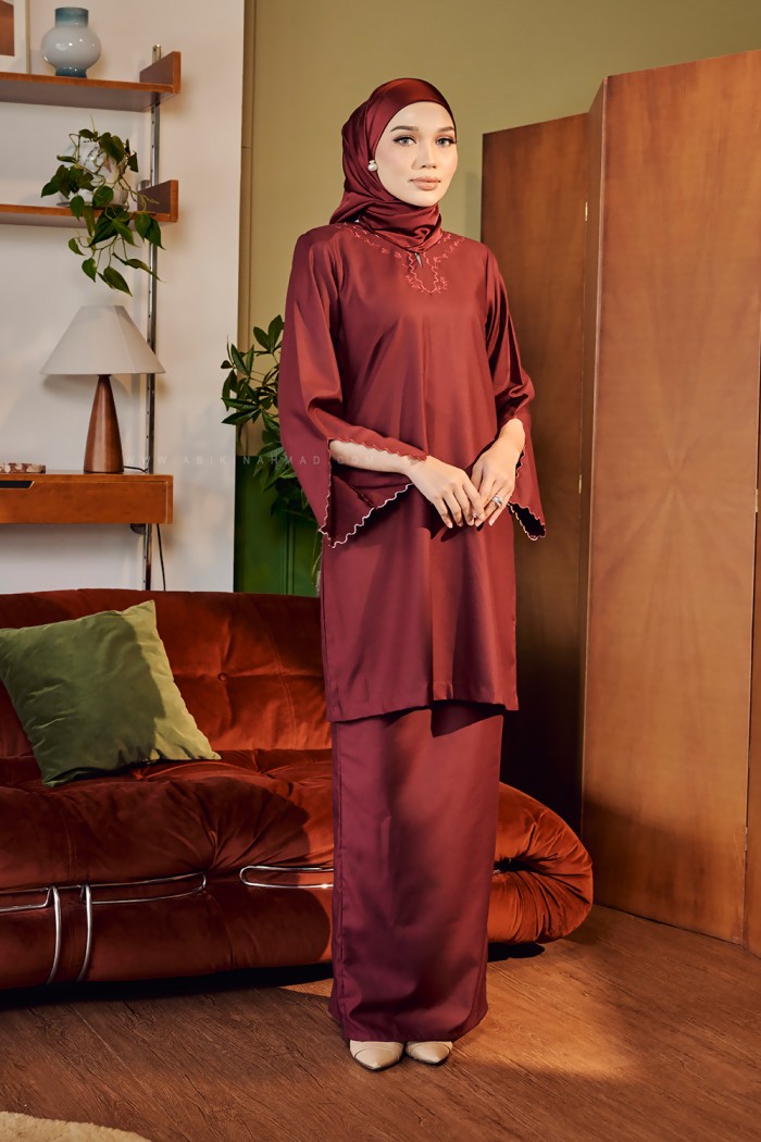 SONIA KURUNG IN BURGUNDY