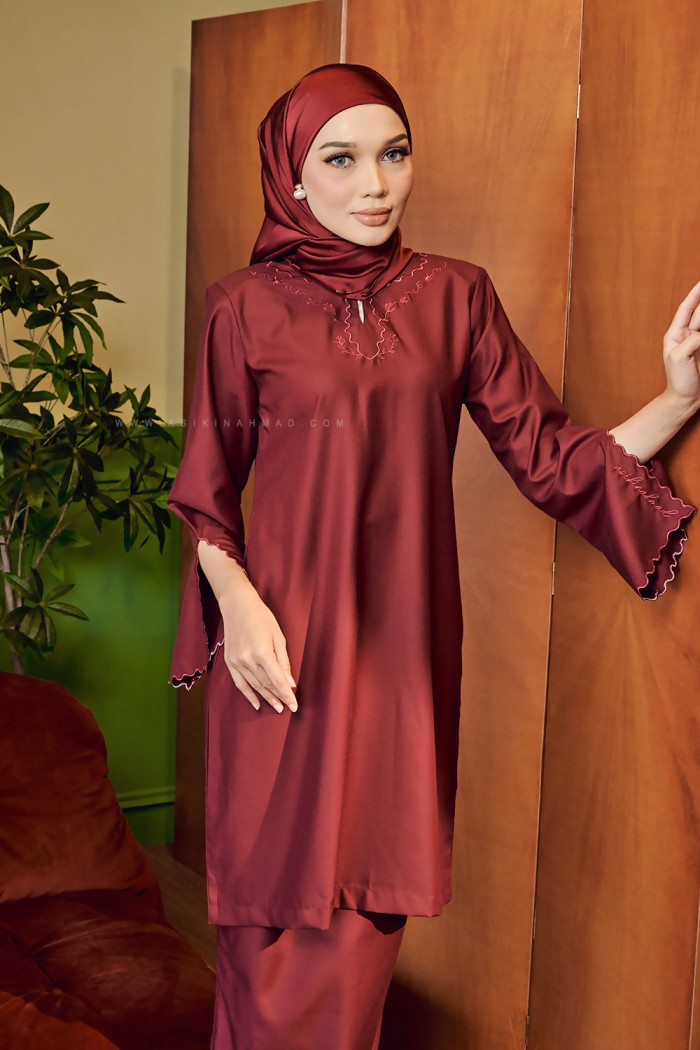 SONIA KURUNG IN BURGUNDY