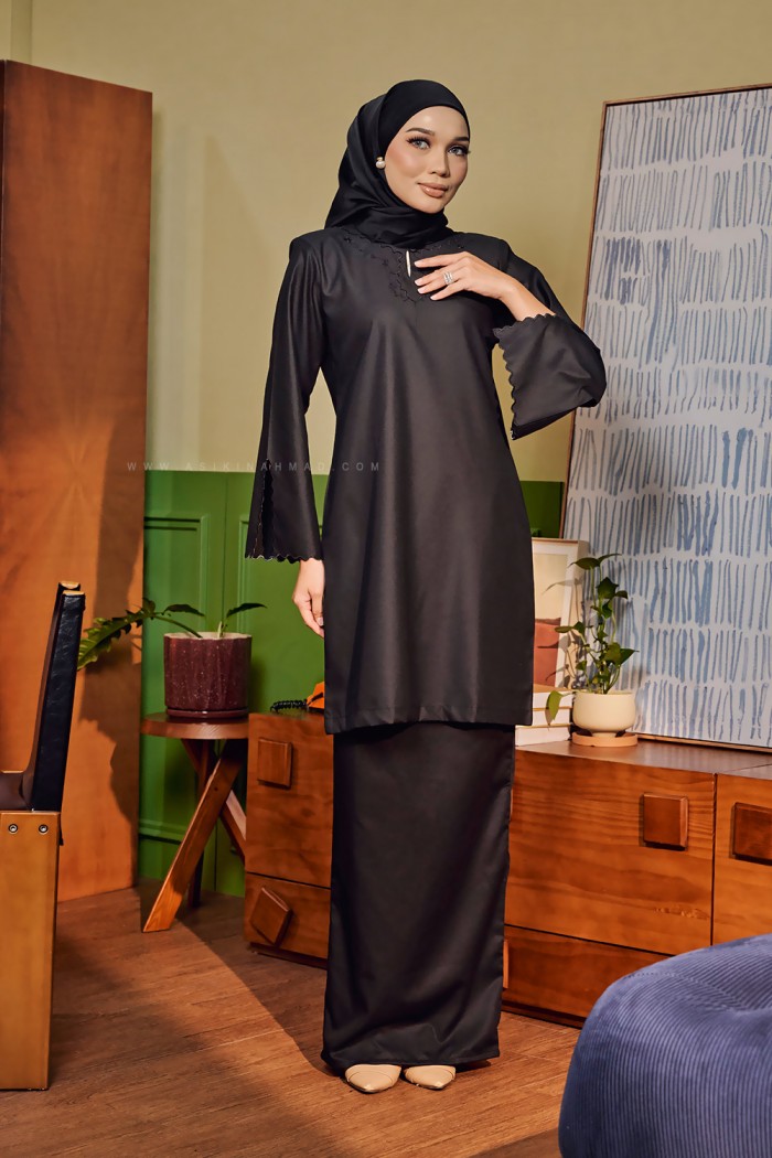 SONIA KURUNG IN DEEP BLACK