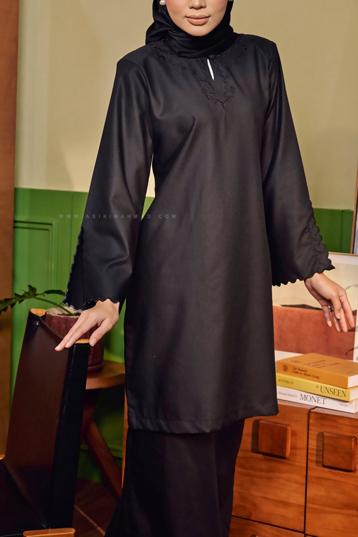 LA VIDA KURUNG SULAM IN DEEP BLACK