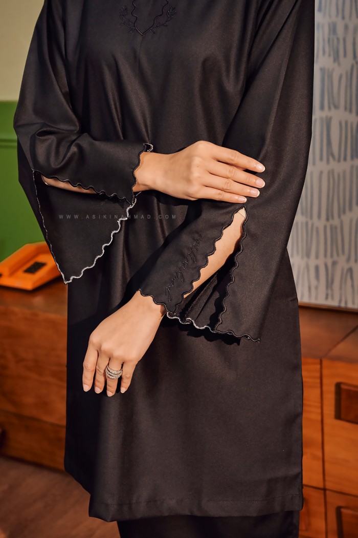 LA VIDA KURUNG SULAM IN DEEP BLACK